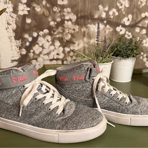 Fila Hightops, Sweet grey & PiNK! size 8 - Picture 3 of 5